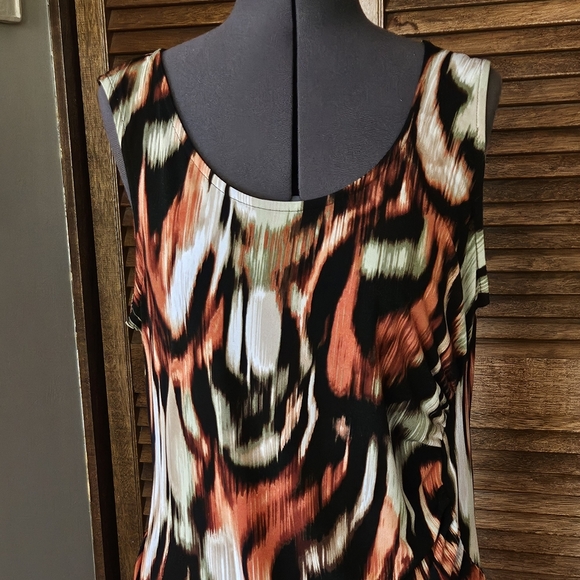 Fab fall colors sleeveless top. - Picture 6 of 10